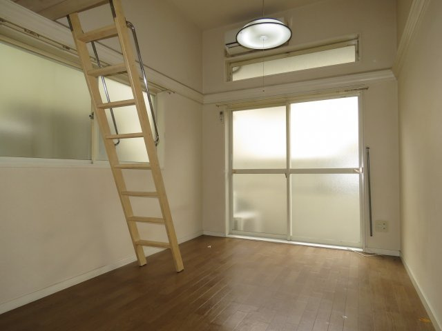 レジデンス本川越の洋室
