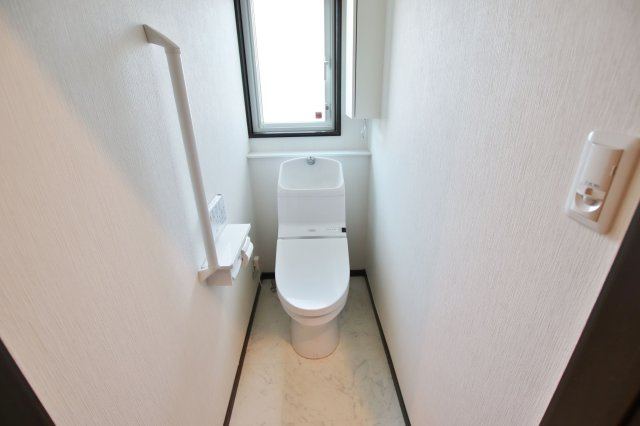 小郡市二森　中古戸建のトイレ