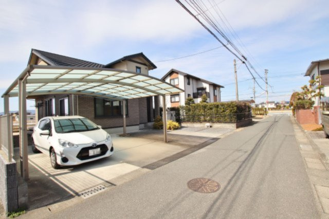小郡市二森　中古戸建の前面道路含む現地写真