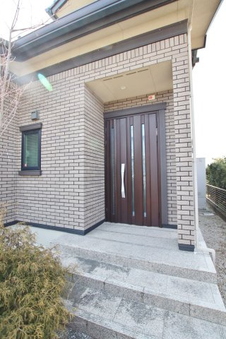 小郡市二森　中古戸建の玄関