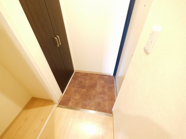 グランスター大宮の玄関|収納もある玄関です