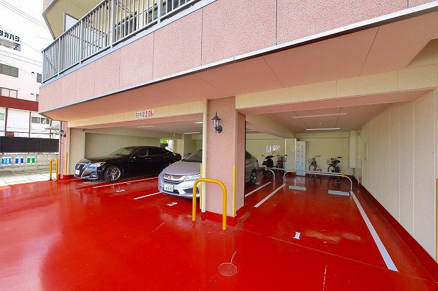グランスター大宮の駐車場|駐車場に車を止められます