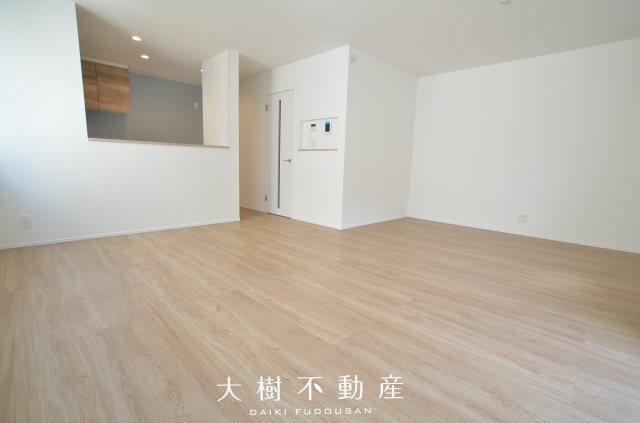 【居間・リビング】 | 綾瀬市深谷中6丁目 新築戸建て 全1棟【仲介手数料無料】 | 海老名市を中心に地域密着で営業♪不動産のことなら「大樹不動産」へ