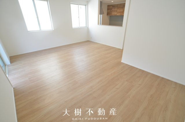 【居間・リビング】 | 綾瀬市深谷中6丁目 新築戸建て 全1棟【仲介手数料無料】