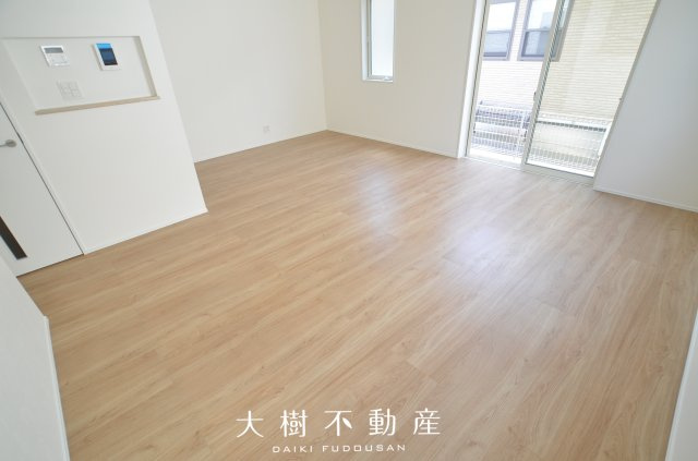 【居間・リビング】 | 綾瀬市深谷中6丁目 新築戸建て 全1棟【仲介手数料無料】 | □■当社なら諸費用を最大限削減できます■□