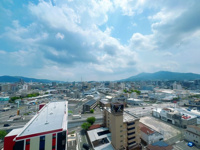【展望】 | イマージュアークヒルズ黒崎西☆仲介手数料無料☆ | 遮るもののないパノラマビューが最大の魅力。リビングから広がる開放的な景色は、日々の疲れを癒やす最高のインテリアになります。「静寂」と「眺望」を手に入れ、ワンランク上のアーバンライフをスタートしませんか