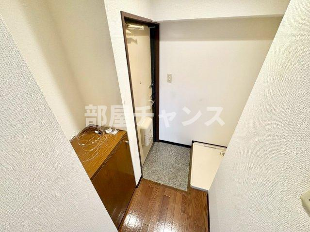 ルミナ新栄の玄関