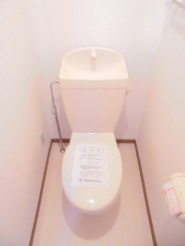 シンプルで使いやすいトイレです