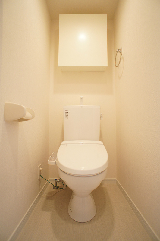 落ち着いた色調のトイレです