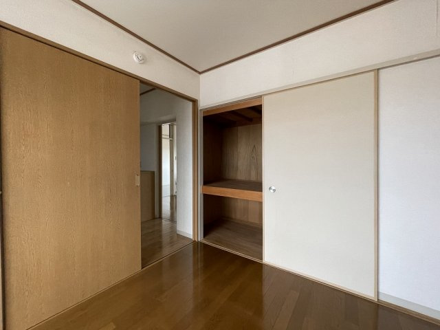 使い勝手のいい寝室です