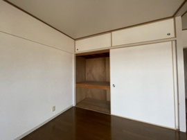明るい洋室です