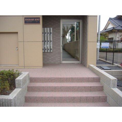 毎日通るエントランスはこのようになっています