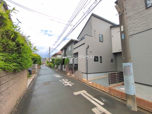 仲介手数料無料　所沢市向陽町・新築全2棟の前面道路含む現地写真