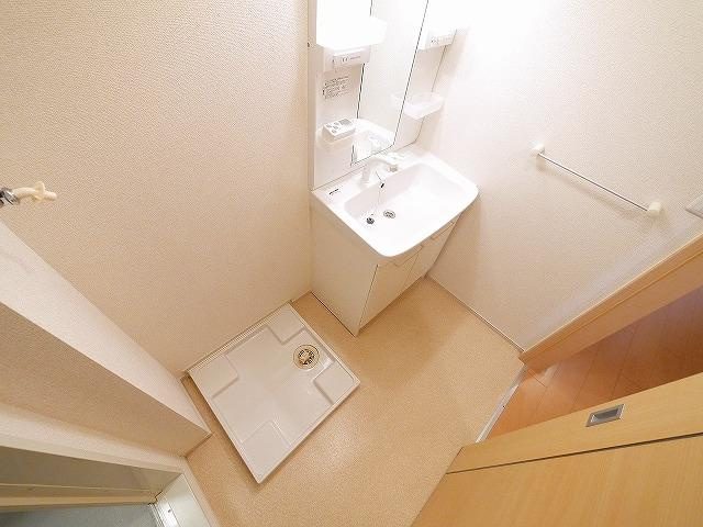 ハッピーハイツの洗面所|明るい洗面所です