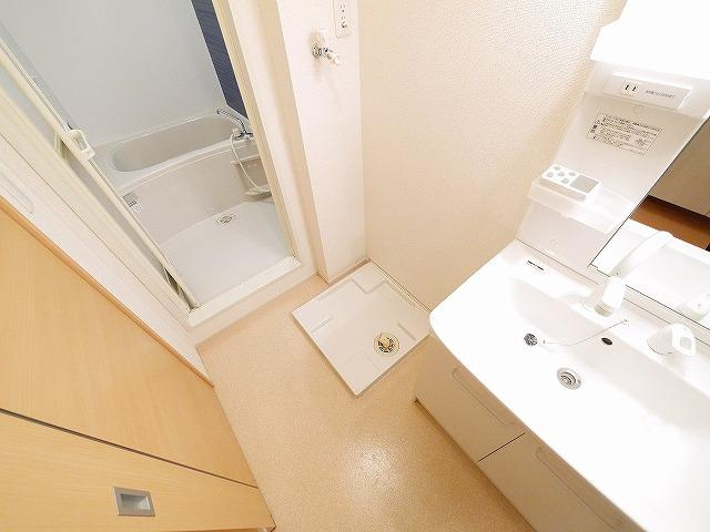 ハッピーハイツの洗面所|室内洗濯置場が有ります。