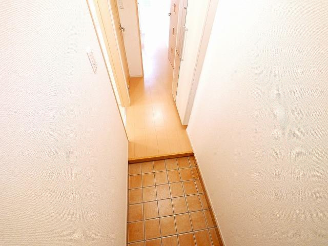 ハッピーハイツの玄関|明るい玄関です