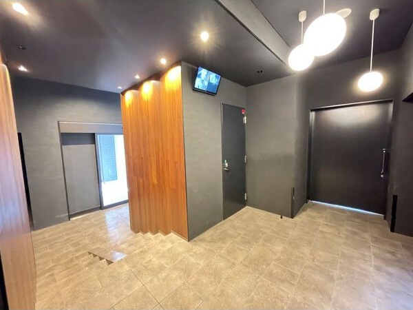 modern palazzo 姪浜 avenueのエントランス