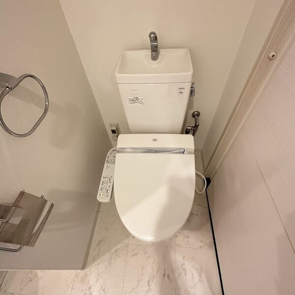 グレンパーク中島のトイレ|落ち着いた色調のトイレです