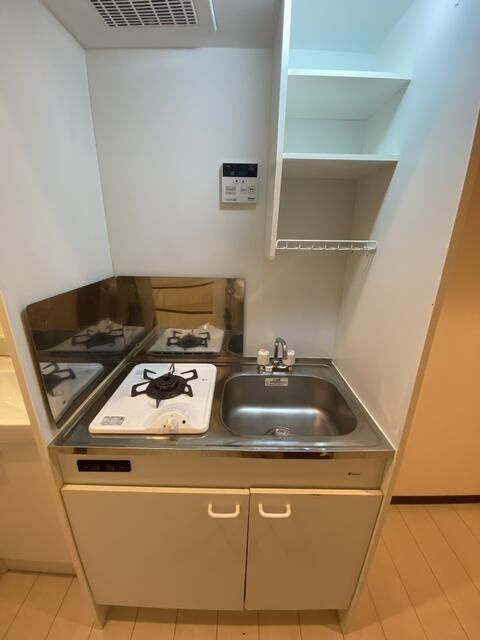 横浜市港南区港南３丁目のアパートのキッチン