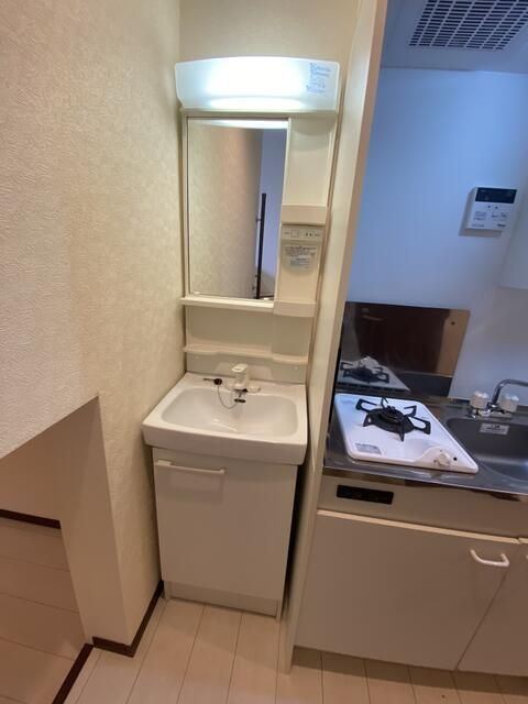 横浜市港南区港南３丁目のアパートの洗面所