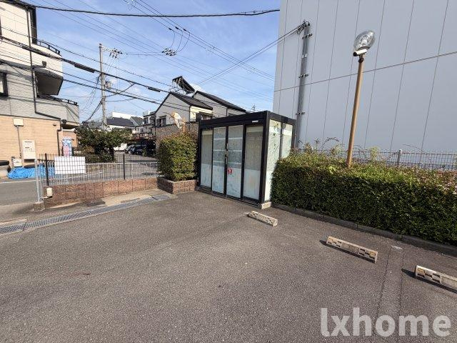 エトワール新在家の駐車場
