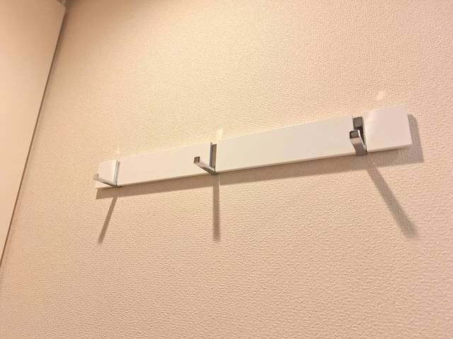 Clifton K（クリフトン ケイ）の設備|玄関横衣装フック