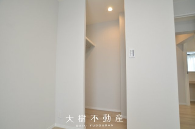 【洋室】 | 東建ニューハイツ海老名13号棟　4階3LDK　リフォーム済み | 洋室3（5.0帖）WIC