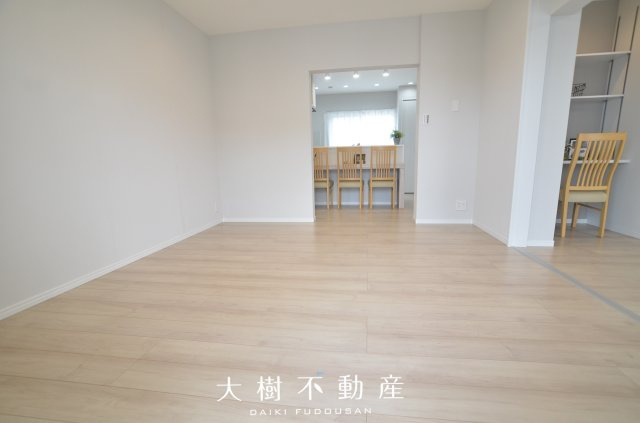 【居間・リビング】 | 東建ニューハイツ海老名13号棟　4階3LDK　リフォーム済み