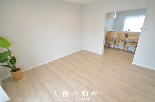 【居間・リビング】 | 東建ニューハイツ海老名13号棟　4階3LDK　リフォーム済み | 海老名市を中心に地域密着で営業♪不動産のことなら「大樹不動産」へ