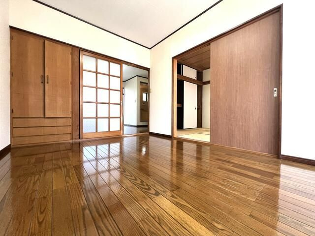 横浜市戸塚区汲沢７丁目のアパートの居間・リビング