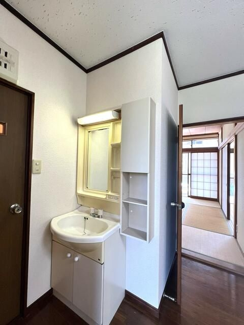 横浜市戸塚区汲沢７丁目のアパートの独立洗面台