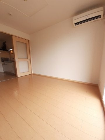 ストロベリー・Ｇ　弐番館の居間・リビング|明るい室内です☆