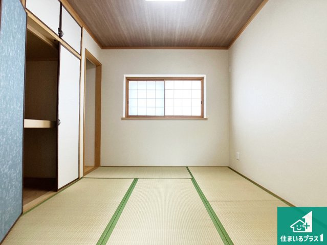 神戸市須磨区妙法寺白坂　中古一戸建ての和室|一室あると便利な和室は客間としてだけでなく、小さなお子様のプレイルームや食後のくつろぎスペースとしてもご利用いただけます。