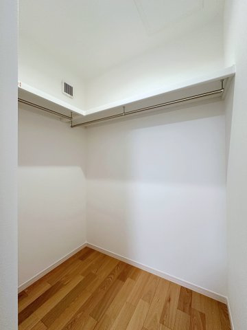北大河町の収納|主寝室はたくさん収納できるウォークインクローゼット☆