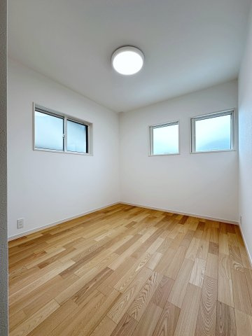 北大河町の洋室|5.3帖の洋室☆