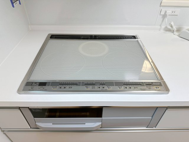 北大河町のキッチン|IHクッキングヒーター☆
火が出ないために安全性も高いと考えられます。 さらに、安定した加熱管理制御が容易に行えるため、素材を均一に加熱する料理やスープなどの液体の加熱に適しています♪