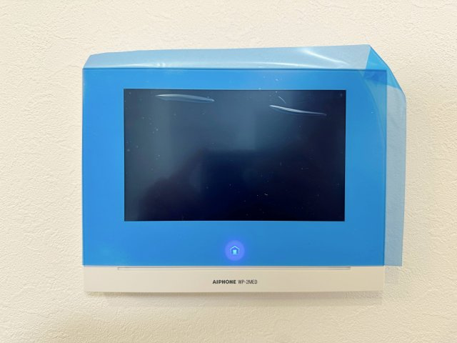 北大河町の防犯設備|ドアホン☆
来客があったとき、室内からカメラやマイクを使って相手や用件を確認できます。相手を事前に確認することができ、訪問販売対策や防犯面でも役に立つアイテムです♪