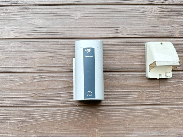 北大河町の発電・温水設備|EV車用電源コンセント☆
日本国内でも、2030年代半ば頃を目標に、新車販売を全て電気自動車にすることが出来るように調整されているとも言われ、この先の環境変化に対応できるように設置されています。