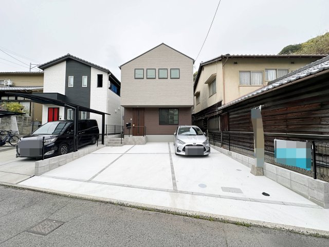 北大河町の駐車場|車は並列3台駐車可能☆
広い駐車スペースは来客時も安心です♪