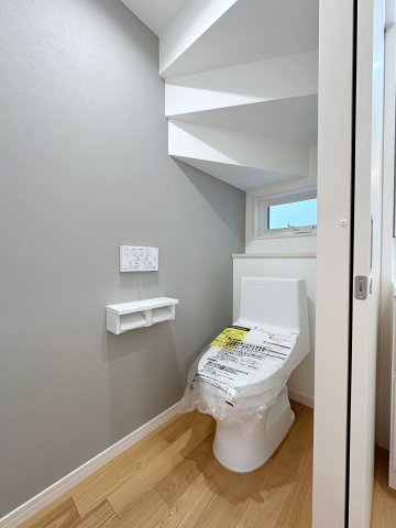 北大河町のトイレ|1階ウォシュレットトイレ☆
各階にウォシュレットトイレがついています♪