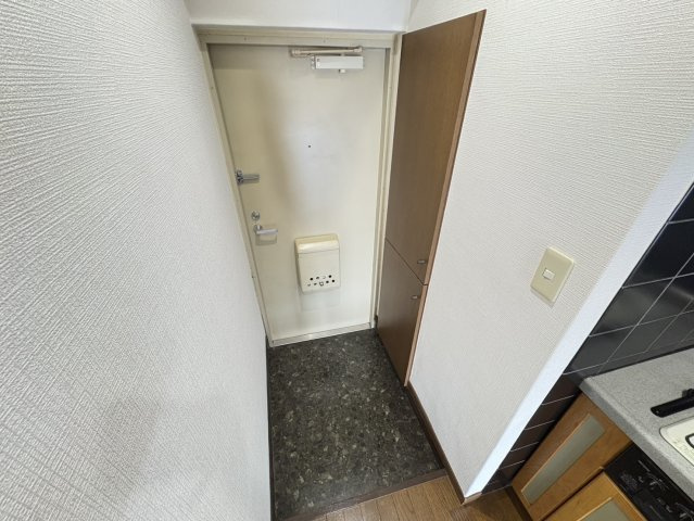 市川ファミリーマンションの玄関
