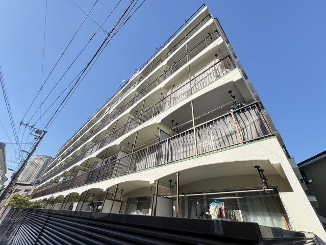 市川ファミリーマンションの外観