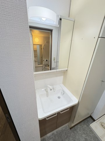 市川ファミリーマンションの独立洗面台