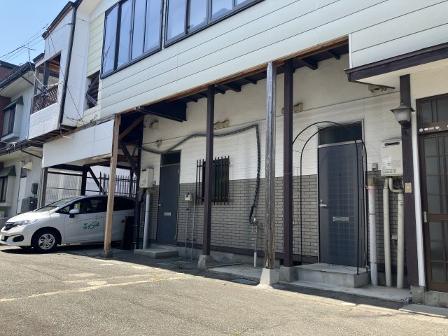 ハイツコマツのエントランス