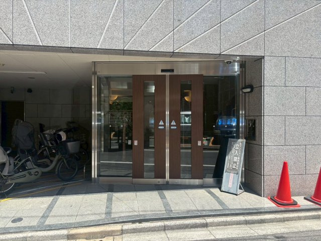グラーサ東京イーストのエントランス