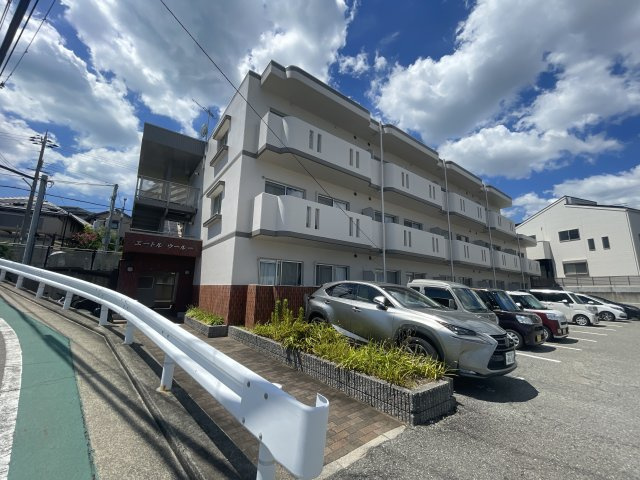 エートルウールーの外観