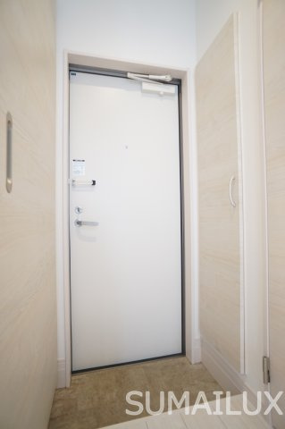 熊本市中央区黒髪６丁目のアパートの玄関