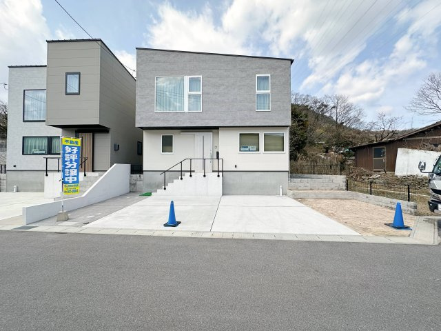 [間取図更新]東区馬木6丁目No.7の駐車場|車は並列3台駐車可能☆
広々とした駐車スペースは来客時なども安心なので気軽に家族や友人を招くことができます♪