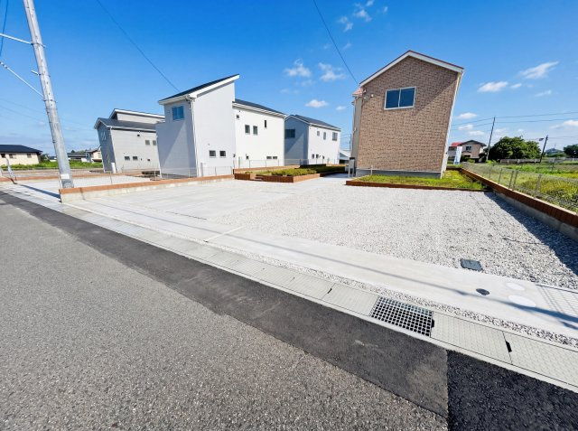 新築　前橋市富士見町時沢第12　Livele Garden.S　1号棟の駐車場|現地写真　駐車スペースは並列2台分可能です！
　
