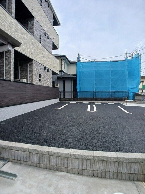 ルリアンラポーズの駐車場